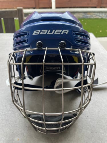 Used Medium Bauer Re-Akt 75 Helmet