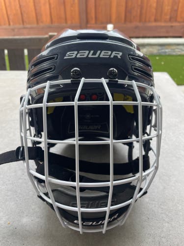 Used Medium Bauer Re-Akt 75 Helmet