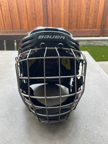 Used Medium Bauer Re-Akt 75 Helmet