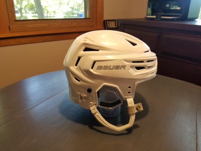 Used Medium Bauer Re-Akt 150 Helmet