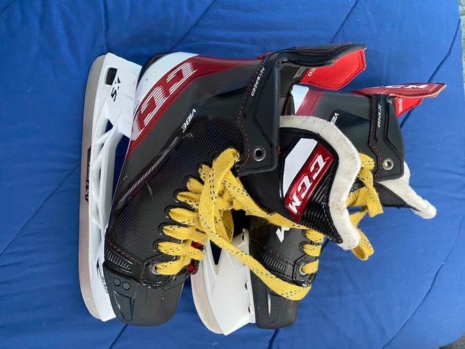 Used CCM Size 6 Hockey Skates