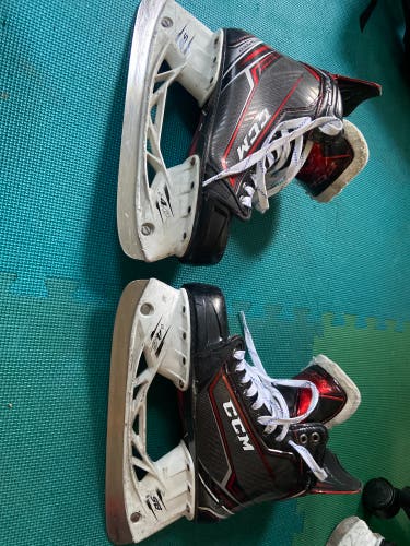 Used CCM Regular Width   Size 8 JetSpeed FT390 Hockey Skates