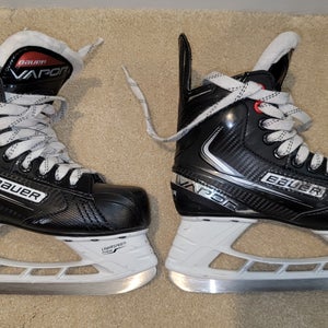 Junior Used Bauer Vapor X3.5 Hockey Skates Regular Width Size 2