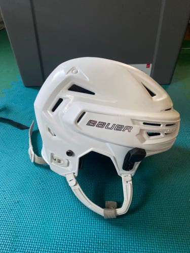 Used  Bauer  Re-Akt 150 Helmet