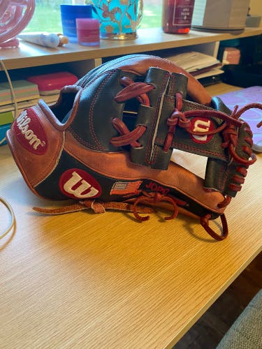 Used Right Hand Throw 11.75" A2000 Baseball Glove