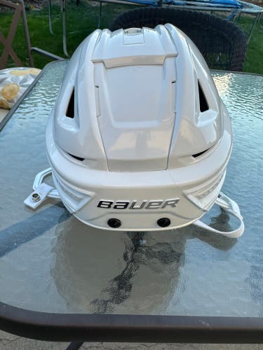 New Medium Bauer  Re-Akt 150 Helmet