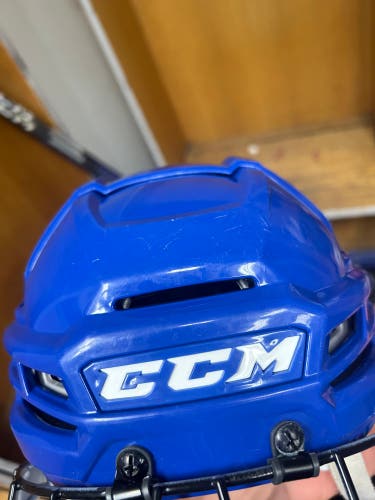 Used Medium CCM Tacks 910 Helmet
