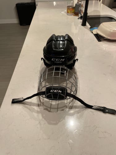 Used Youth CCM Fitlite 3DS Helmet small