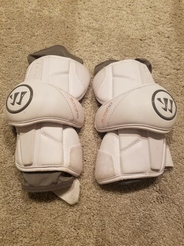 Uswd Warrior Burn Pro Lacrosse Arm Pads, SZ Medium. Model: BPAP20-WH-M