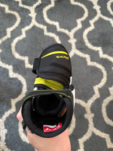 Used Small CCM Tacks Elbow Pads