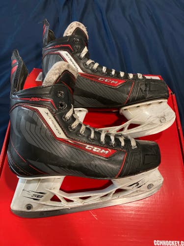 Junior CCM Regular Width  Size 7 JetSpeed 280 Hockey Skates