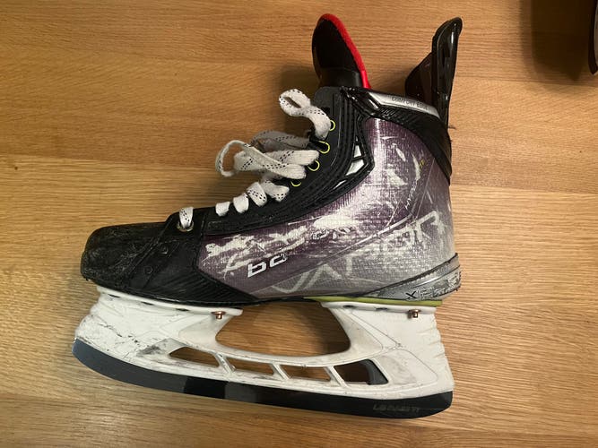 Bauer Size 6 Vapor Hyperlite Hockey Skates With Extra Set Of Blades