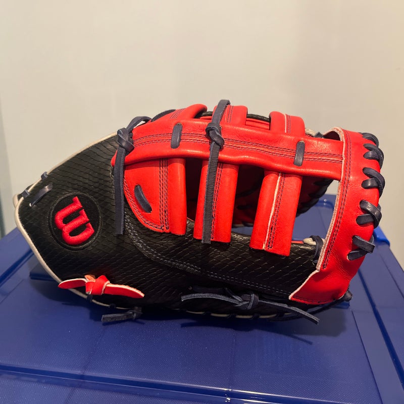 New With Tags: PRO ISSUE Wilson A2000 First Base Mitt Baseball Glove RHT MADE IN JAPAN