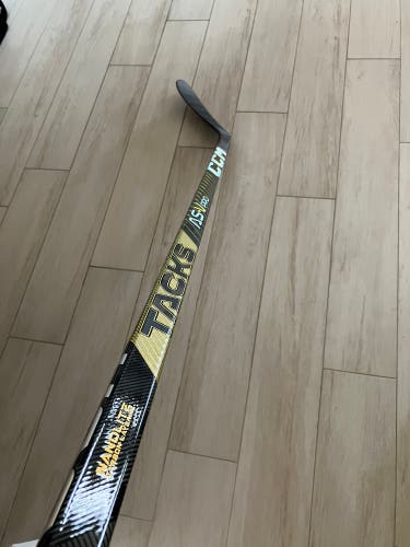 New CCM AS-V Pro 85 Flex P28 Senior Hockey Stick