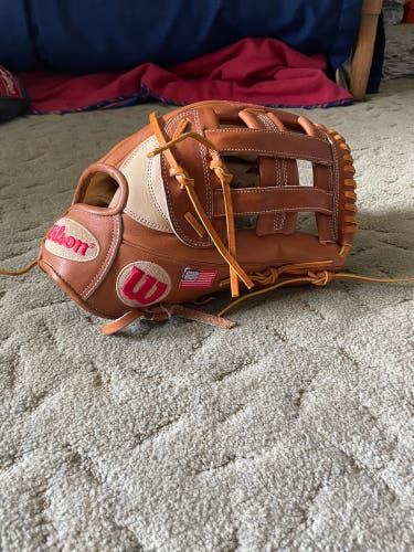Outfield 12.75" A2000 Baseball Glove