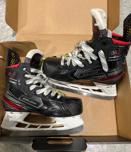 Youth Bauer Size 13.5 Vapor 2X Pro Hockey Skates
