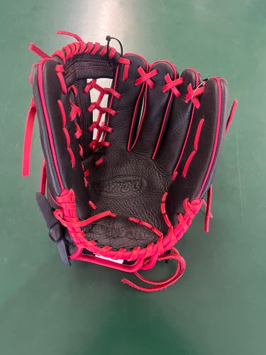 New Wilson A700 Right Hand Throw 12” Baseball Glove