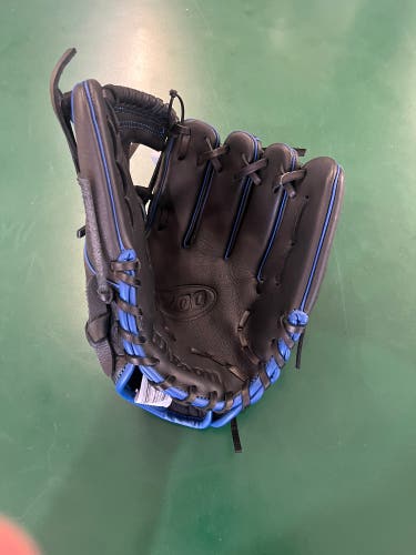 New Wilson A700 Right Hand Throw 11.25” Baseball Glove