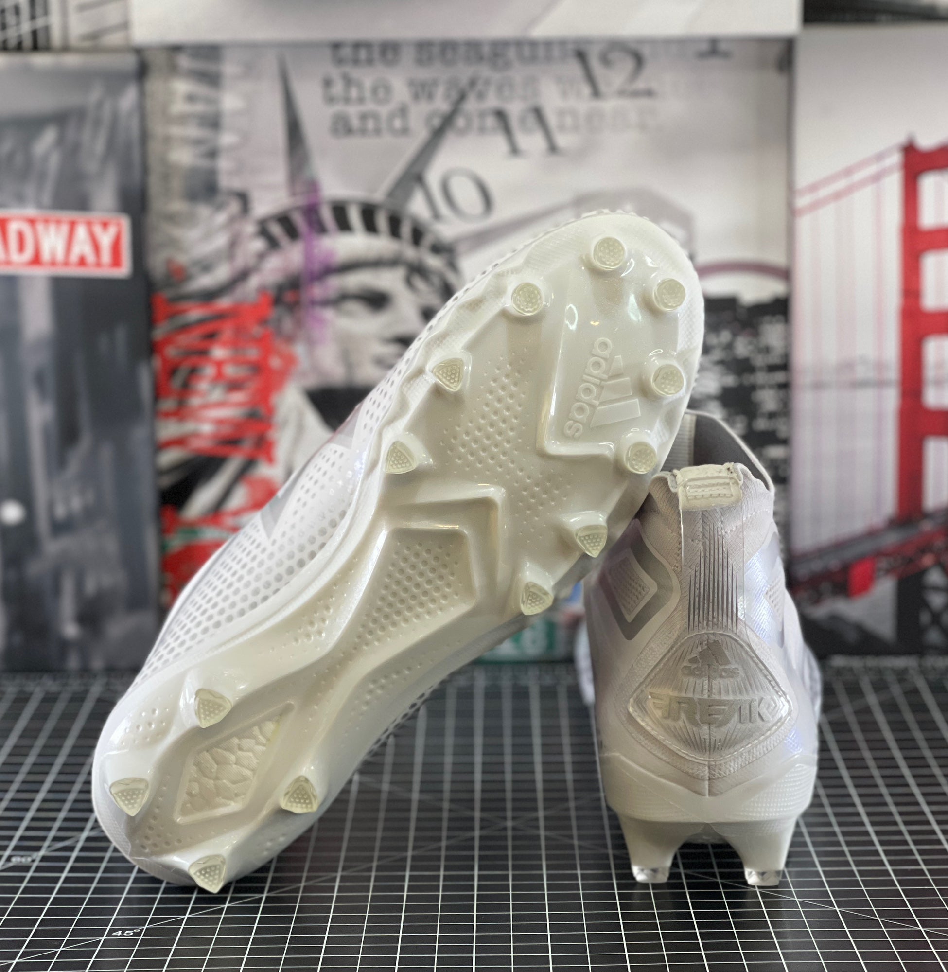 Freak Ultra22 adidas アメリカンフットボール スパイク FREAK ULTRA 22 | END ZONE/エンドゾーン（驚安のアメフトショップ）