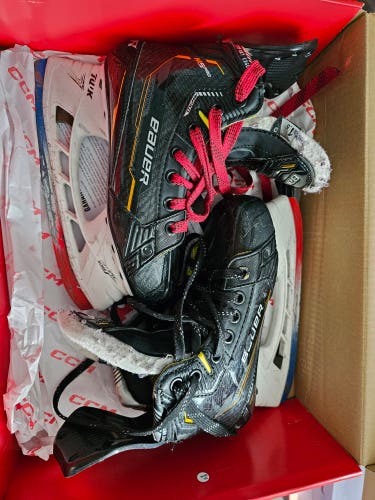 Junior Used Bauer Supreme M5 Pro Hockey Skates Regular Width Size 1.5