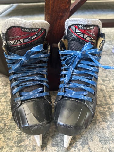 Junior New Bauer Vapor X2.9 Hockey Goalie Skates Regular Width Size 2