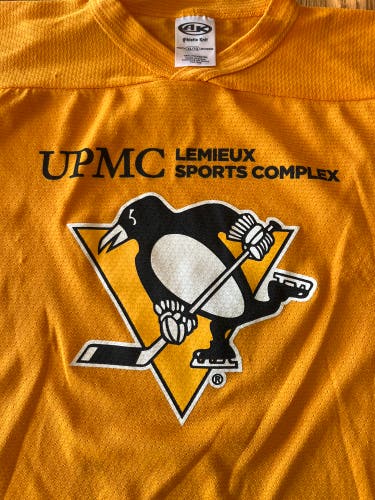 Pittsburgh Penguins UPMC Lemieux Youth Practice Jersey Gold