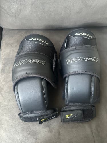 Used Bauer JR Supreme Knee Guard