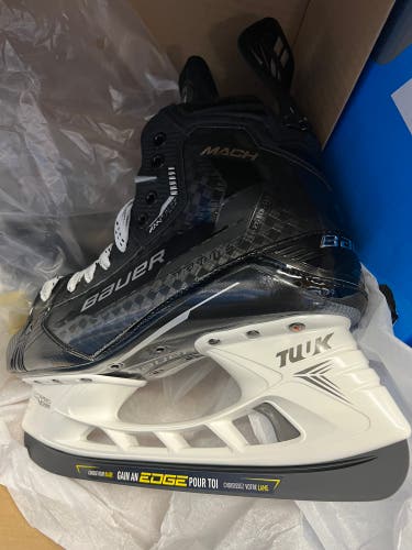 Senior Bauer Size 8.5 Supreme Mach Hockey Skates
