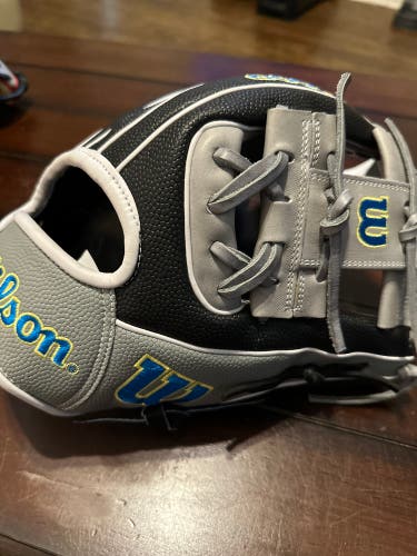 New Wilson Infield 11.5" A2000 Baseball Glove