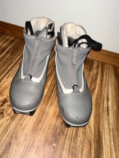 Classic Size 7.0 Used Salomon Ski Boots SidelineSwap