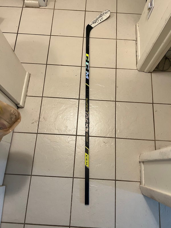 Used CCM 1052 GrooveLite Lefty Hockey Stick – cssportinggoods