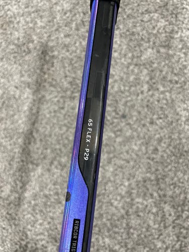 Intermediate Right Handed P29  RibCor Trigger 7 Pro Hockey Stick