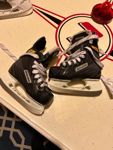 Used Bauer Regular Width Size 8 Supreme 140 Hockey Skates
