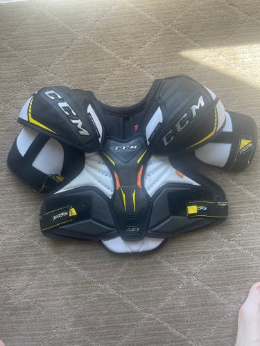 Used Large CCM  Super Tacks AS1 Shoulder Pads