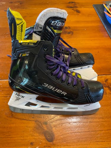 Senior Used Bauer Supreme M4 Hockey Skates Regular Width Size 9