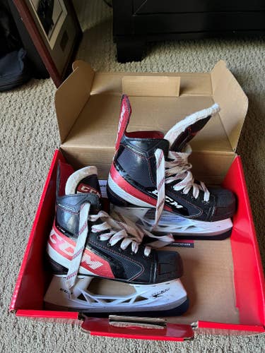 Youth Used CCM JetSpeed FT485 Hockey Skates Regular Width Size 13.5