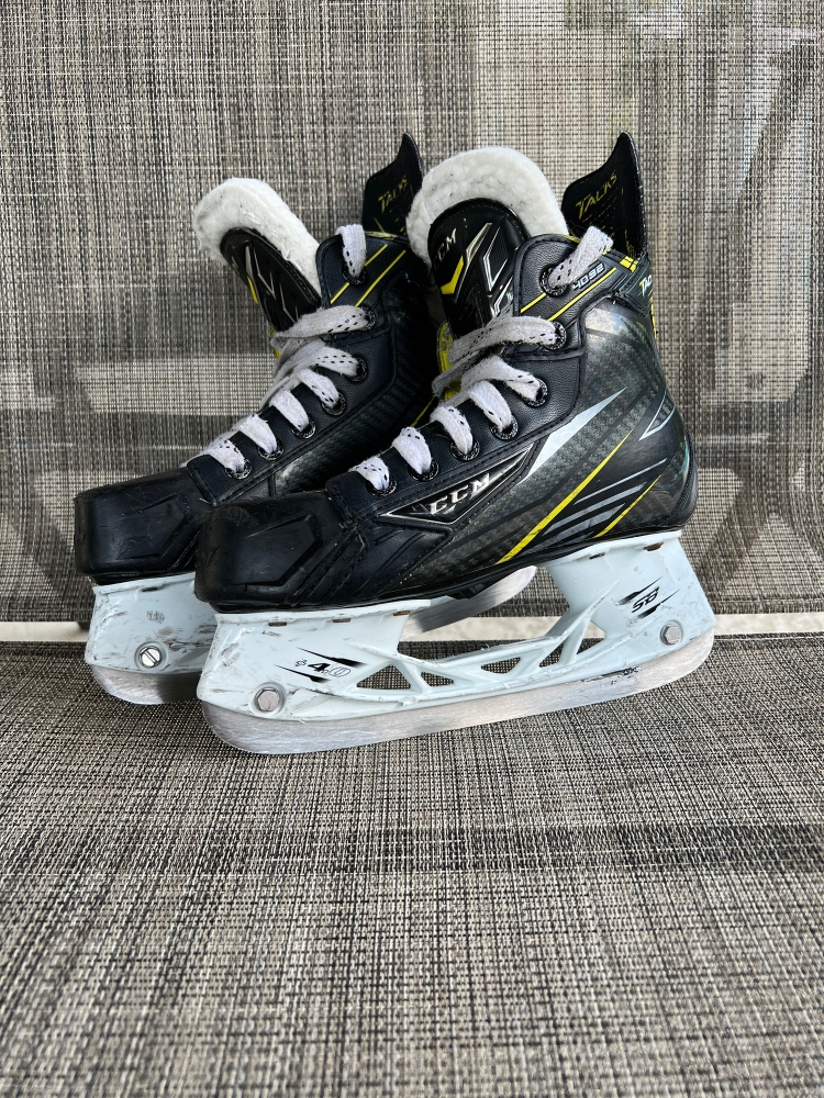 A04 Junior Used CCM Tacks 4092 Hockey Skates D&R (Regular) Retail 1.0