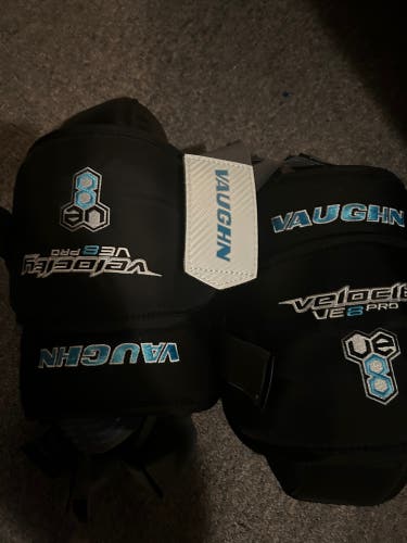 Knee pads - Vaughn Velocity VE8 Pro Senior size (brand new)