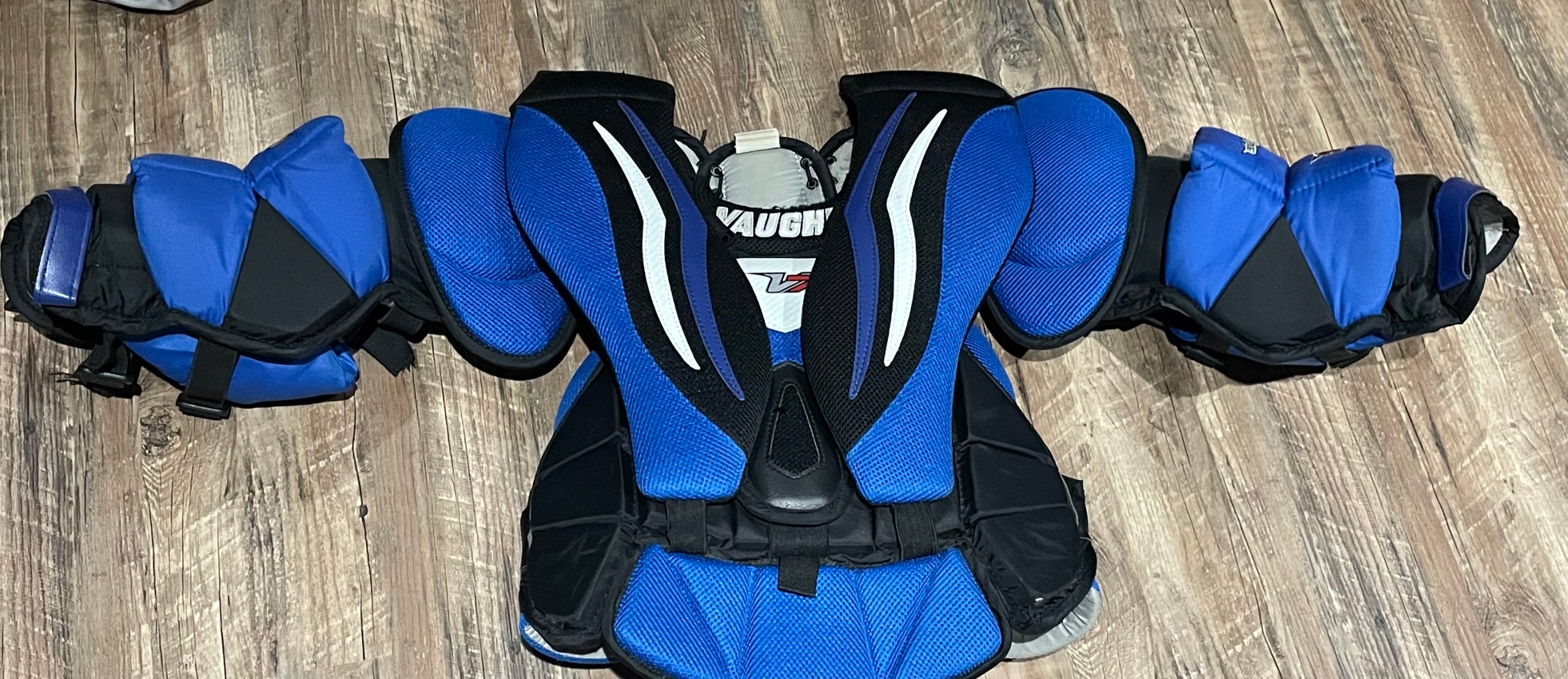Used Large Vaughn v7 Goalie Chest Protector