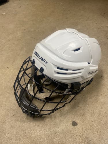 Used Medium Bauer Re-Akt 95 Helmet