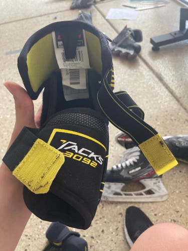 New Large CCM  Tacks 3092 Elbow Pads