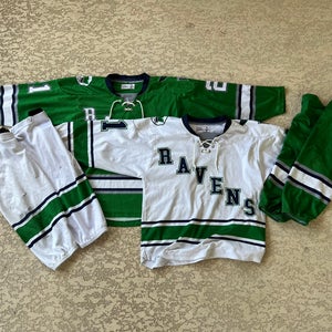 C2-3 Home and Away Green and White Used Large Youth Hockey Jersey With Matching Socks