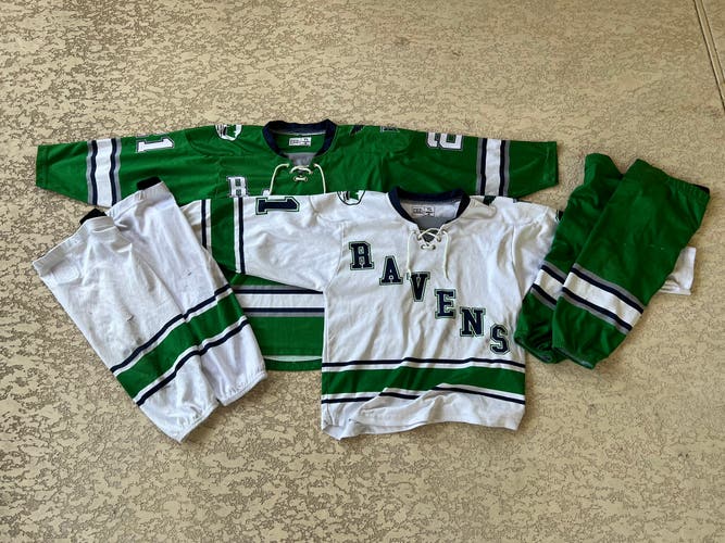 C2-3 Home and Away Green and White Used Large Youth Hockey Jersey With Matching Socks