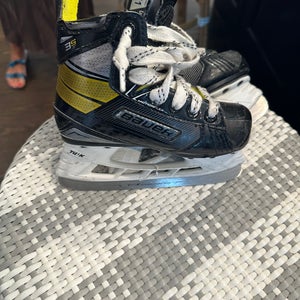 Used Bauer Regular Width Size 11 Supreme 3S Hockey Skates