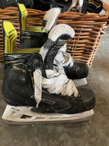 Used Bauer Junior  D Size 4 Ignite Hockey Skates