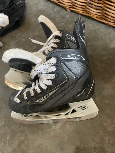Used CCM Regular Width Size 10 Hockey Skates