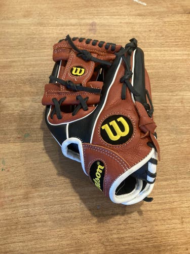 Wilson A500 right throwing glove