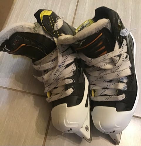 Junior Used CCM Tacks Hockey Goalie Skates Regular Width Size 8