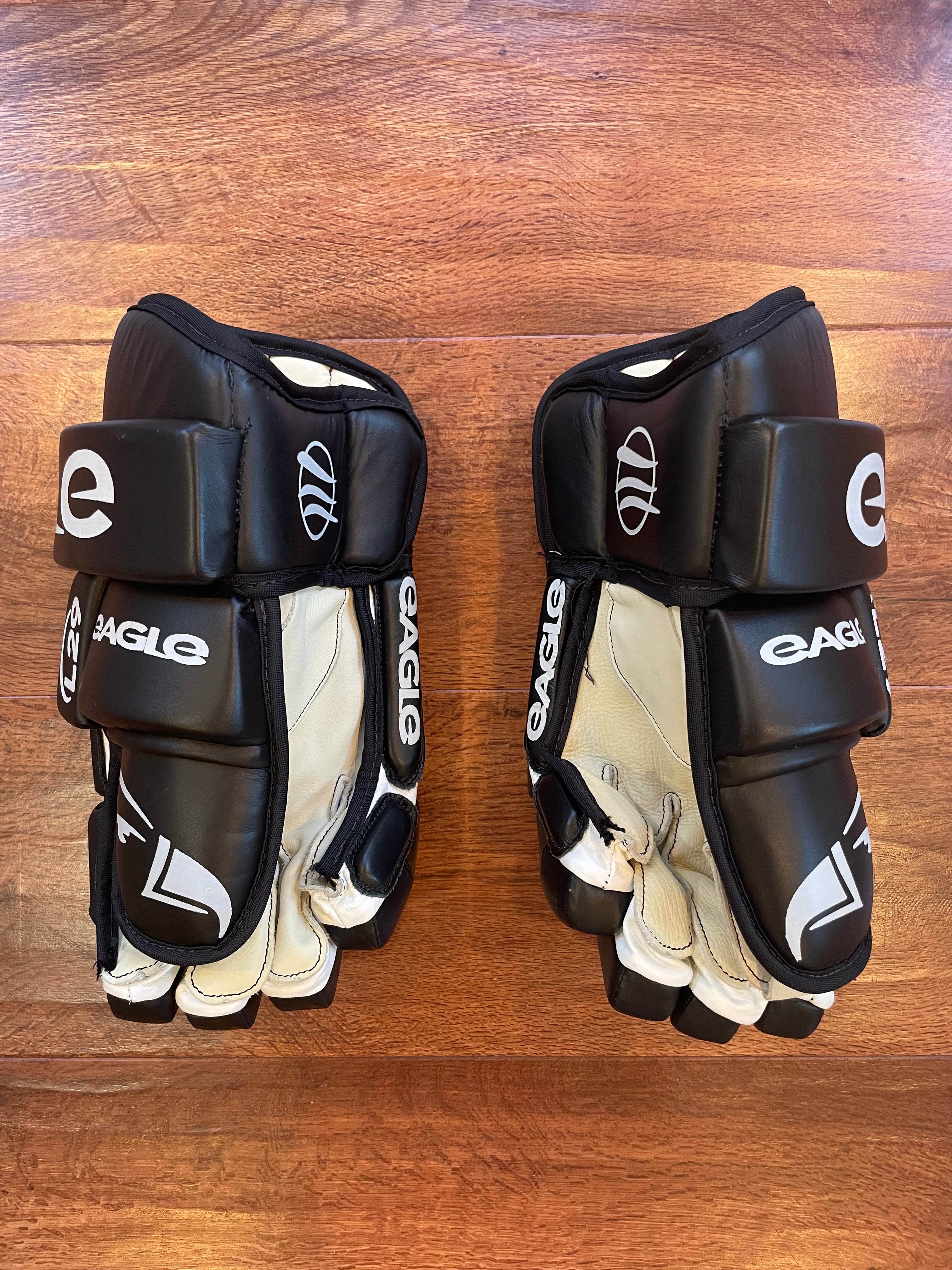 New Eagle L29 Vintage Hockey Gloves 14