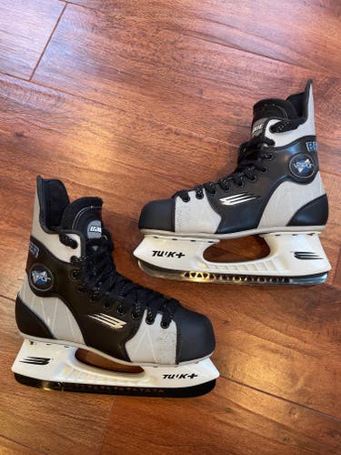 Brand New Vintage Bauer Vapor 8 Hockey Skates